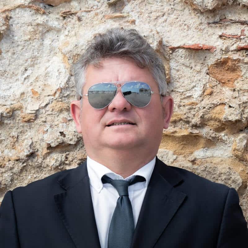 Handy Sicily - limo chauffeur with professional English-speaking driver or driver/guide